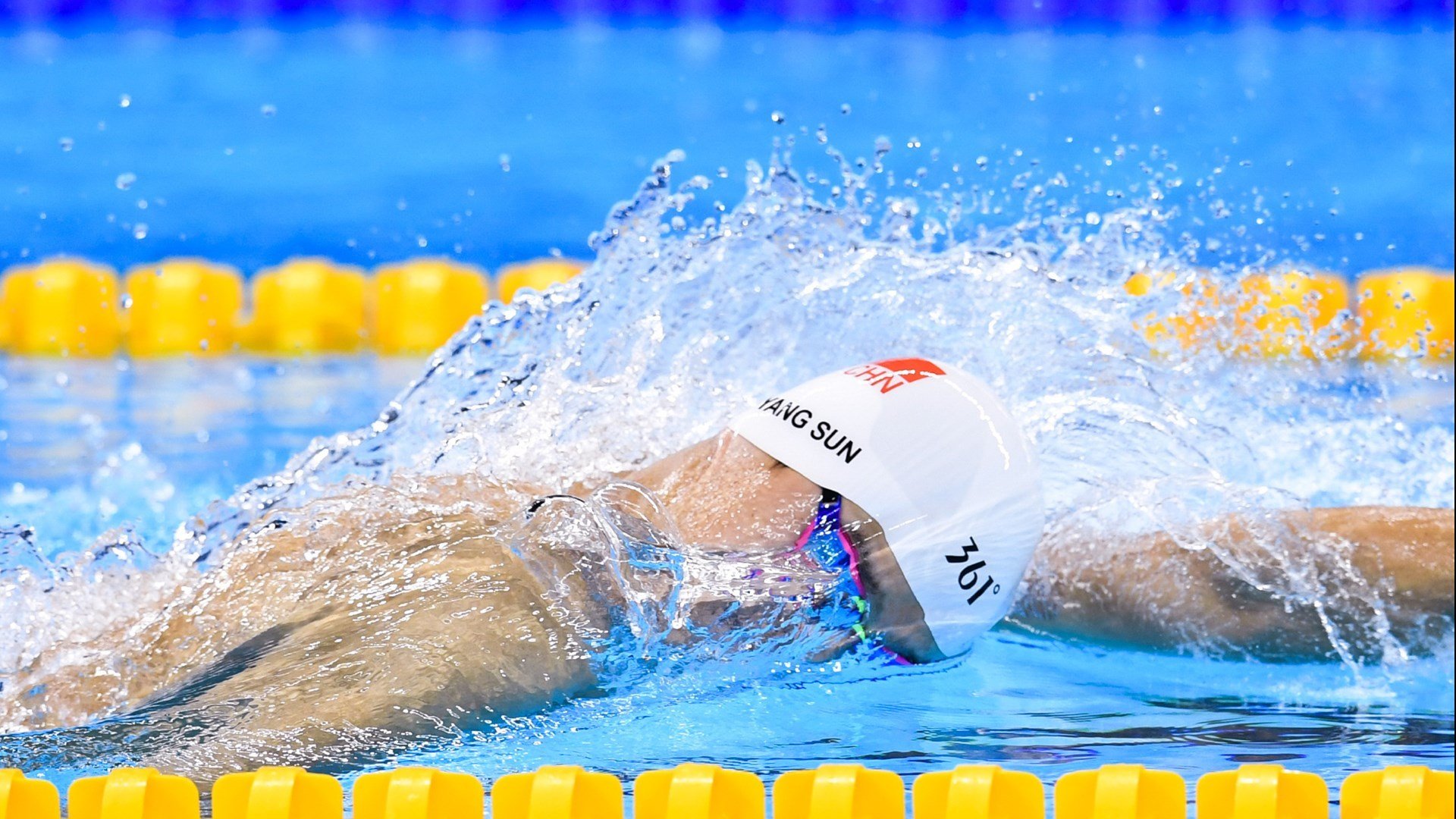 巴特勒爆冷击败中国队，突破纪录引爆全场！